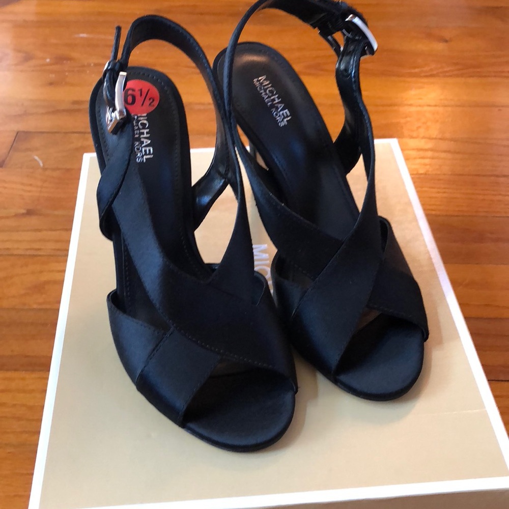 🆕 Michael Kors black heels 👠 - Picture 2 of 6